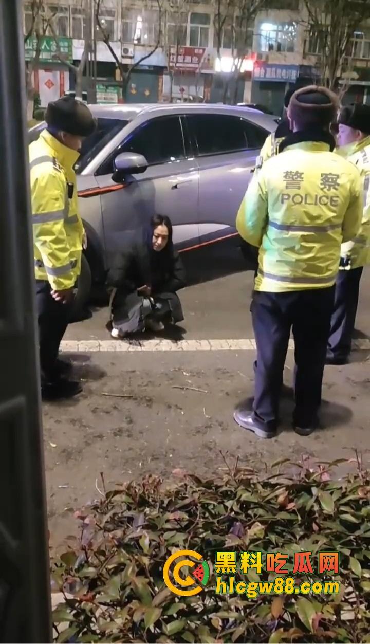 烟台栖霞上演女版无间道，酒驾女司机撞树后跑路 召唤闺蜜上演教科书级顶包戏码 交警这是真·好闺蜜！  第4张