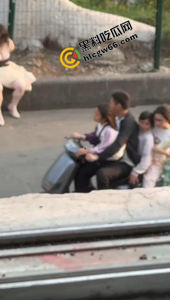 微胖美女整理奶罩全程高能！肉弹战车缓缓启动，这晃动幅度不是谁的内衣都扛得住的！  第1张