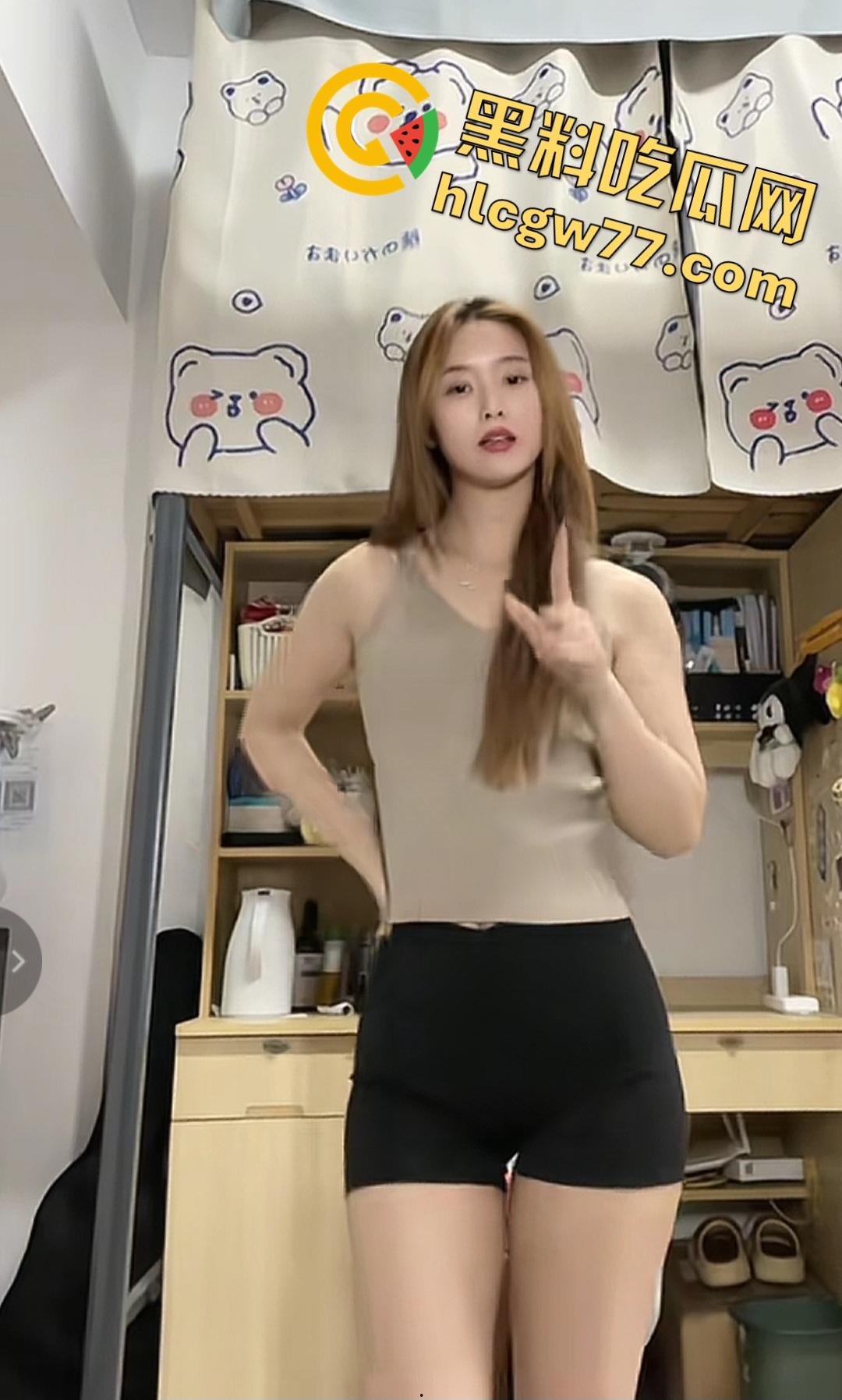 抖音【莉莉爱跳舞吖】被老板儿子当母狗！黑丝库里肉丝+狗链调教，初到社会的一节性课！  第2张