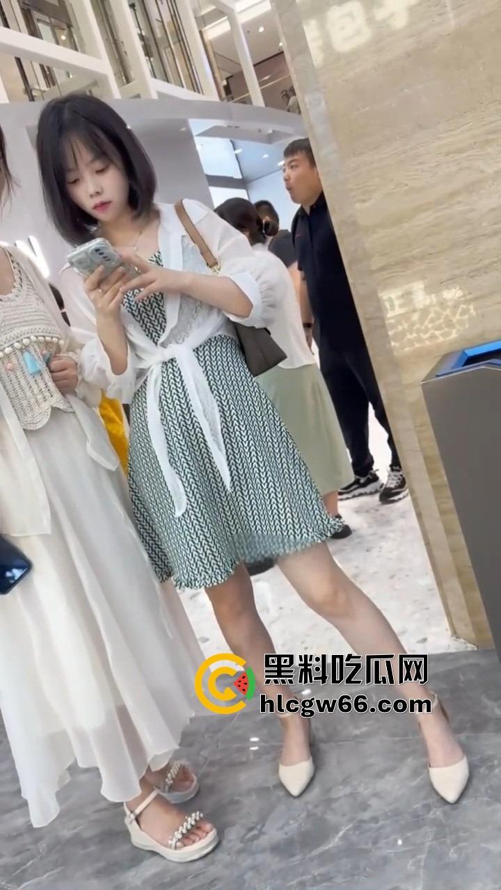 KFC抄底王炸 酷似王菲的学生妹角落激情舌吻 短裙扭得骚气 偷拍大神狂拍底裤逼毛都快溢出来了! 第1张 KFC抄底王炸 酷似王菲的学生妹角落激情舌吻 短裙扭得骚气 偷拍大神狂拍底裤逼毛都快溢出来了! 第1张