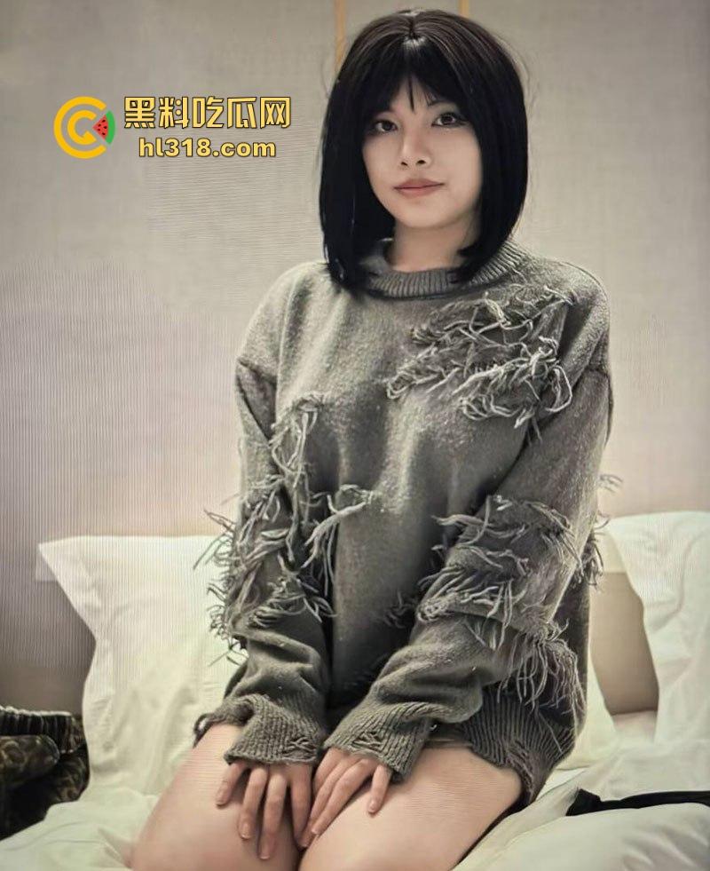 广州性感嫩妹【魏舒莹】性爱自拍分手后惨遭曝光，完美露脸激烈性爱，后入狂草肥臀堪称视觉盛宴！  第1张