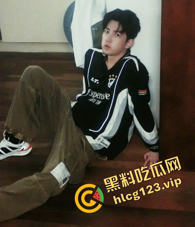 台湾狗仔葛斯齐再曝猛料 杨洋操粉对象竟然是富婆作家顾漫 编剧主演竟然成了炮友,我觉得狗仔是没活了没活硬整 第10张 台湾狗仔葛斯齐再曝猛料 杨洋操粉对象竟然是富婆作家顾漫 编剧主演竟然成了炮友,我觉得狗仔是没活了没活硬整 第10张