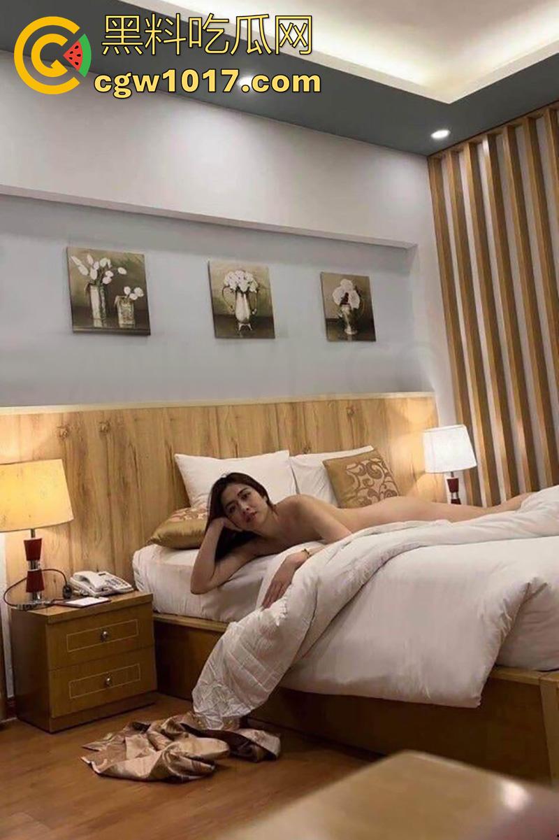 越南司法界大瓜，超性感长腿美女检察官，平时冷飒御姐，私下竟是反差母狗，与男友自拍泄密流出，越南妹是真的骚啊！  第4张