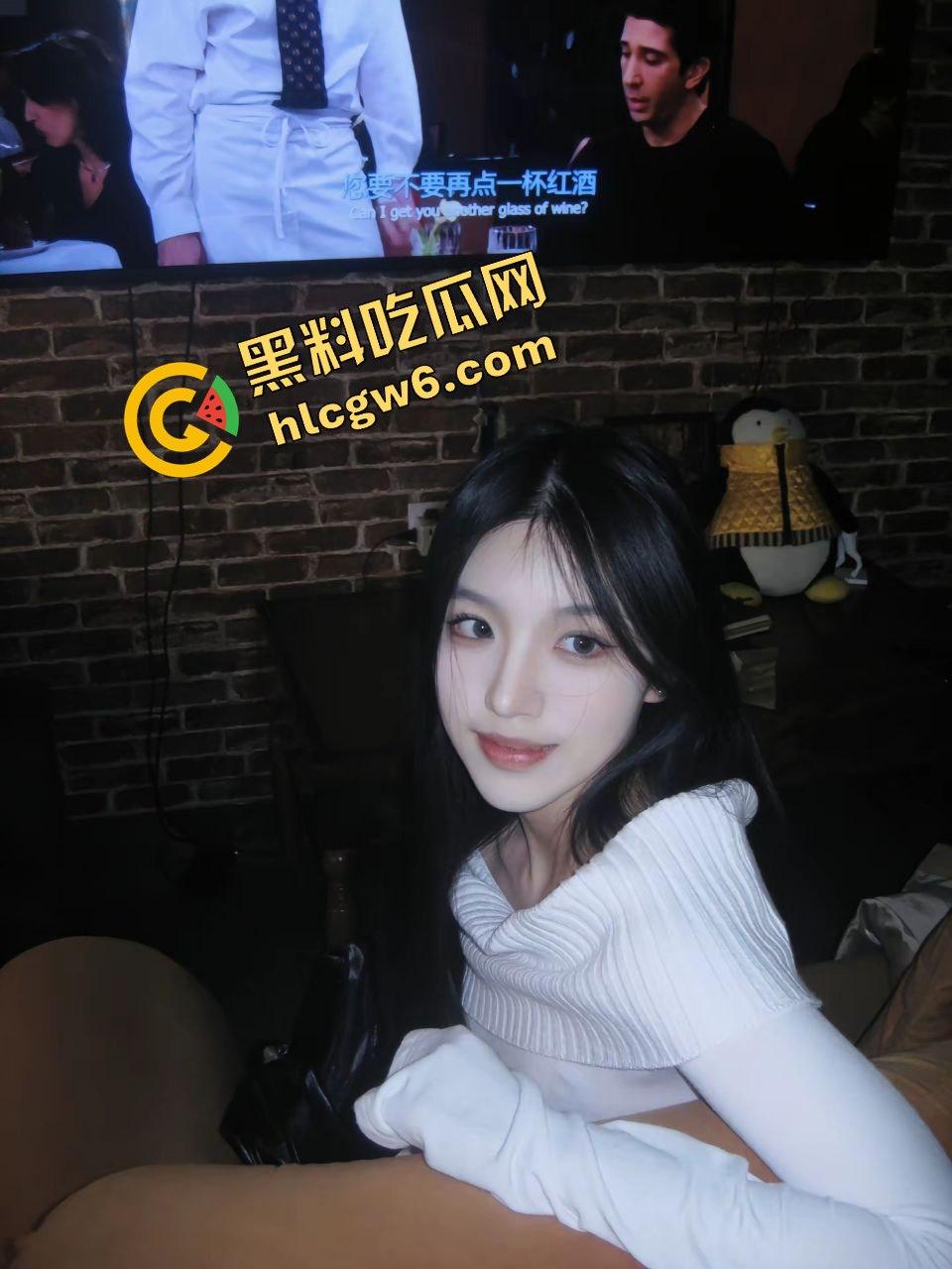 浙江外国语学院反差婊女学生『毛雯婷』大学寂寞与2位单男3p口交爆干 蹲姿伺候肉棒！原创独家曝光！  第2张