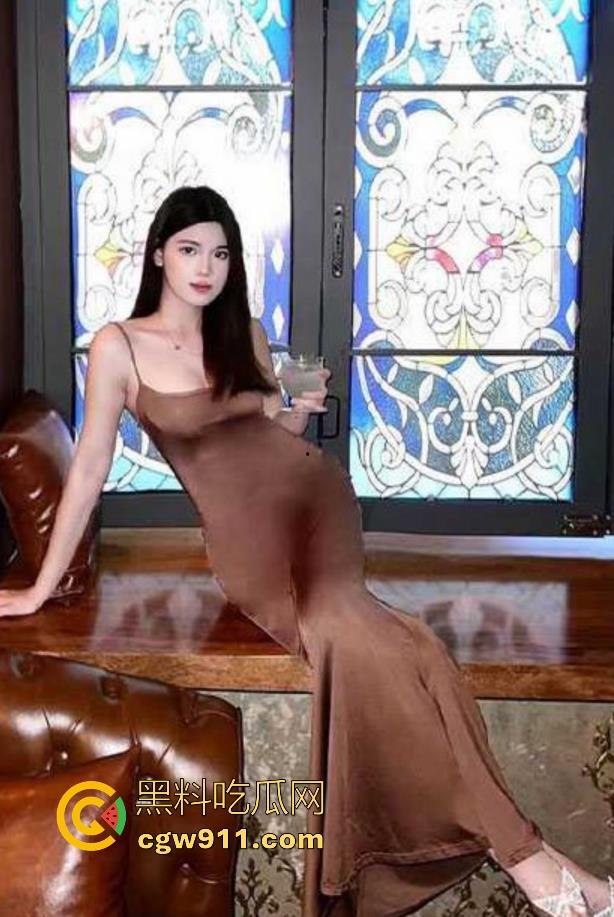 广西贵港市高颜值骚鸡【吴金莲】人如其名天生的淫荡母狗约炮成瘾！极品的炮架子一天不挨操就浑身难受！  第3张