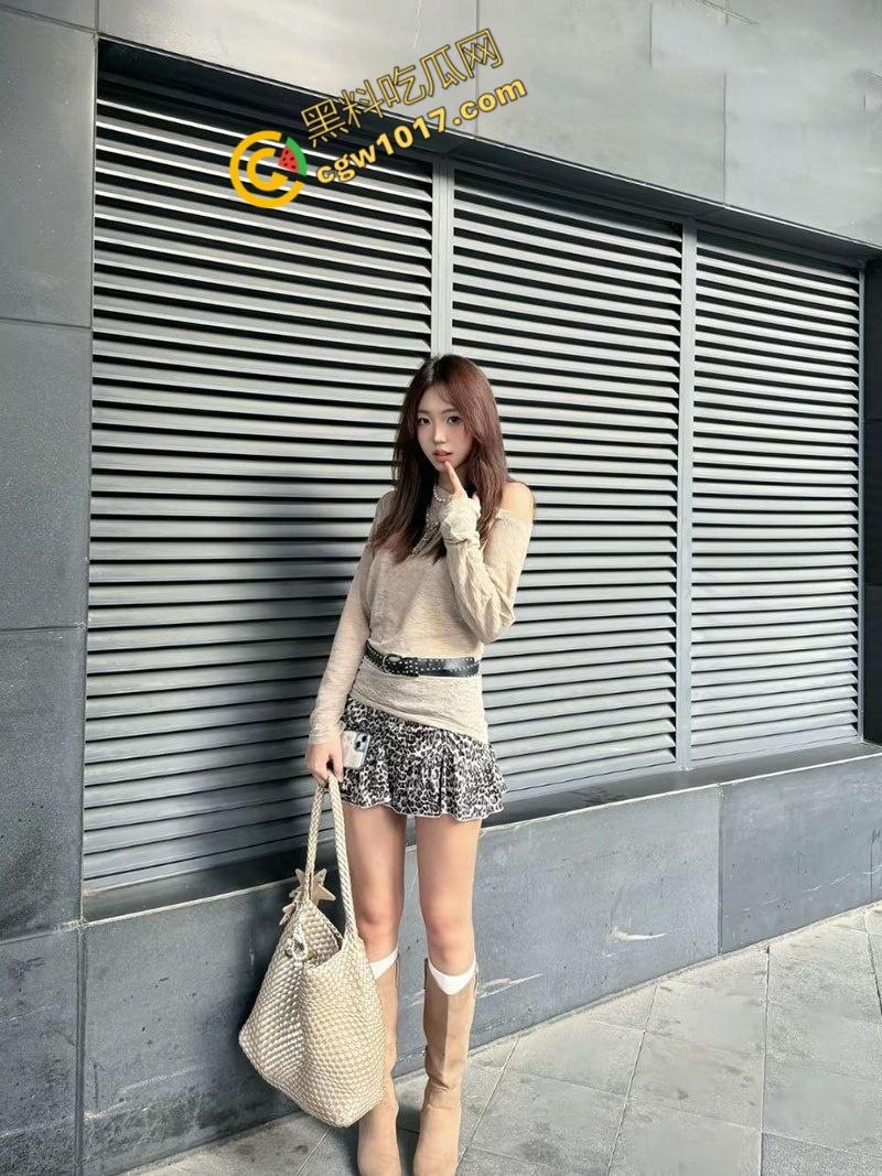 河北邢台大学生【何佳慧】下海卖淫,情趣诱惑金主,回家后继续服侍男友,足交深喉后入,骚逼一刻闲不住! 第2张 河北邢台大学生【何佳慧】下海卖淫,情趣诱惑金主,回家后继续服侍男友,足交深喉后入,骚逼一刻闲不住! 第2张