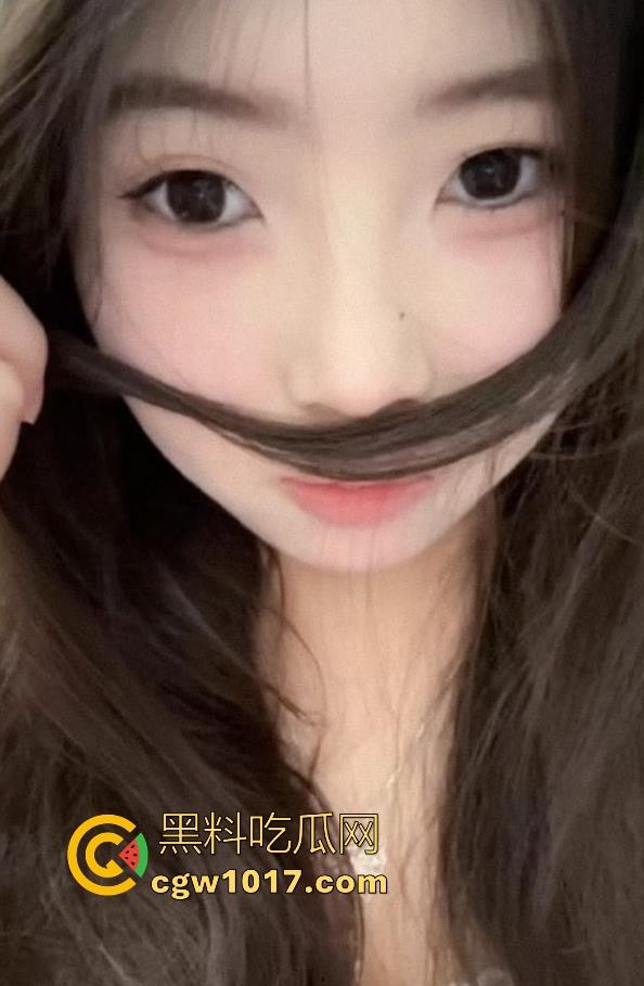 湖南师范大学微胖学姐【张星语】裸聊视频曝光，甜美脸蛋逆天豪乳白嫩诱人，纤手扣穴自慰白浆流淌！  第1张