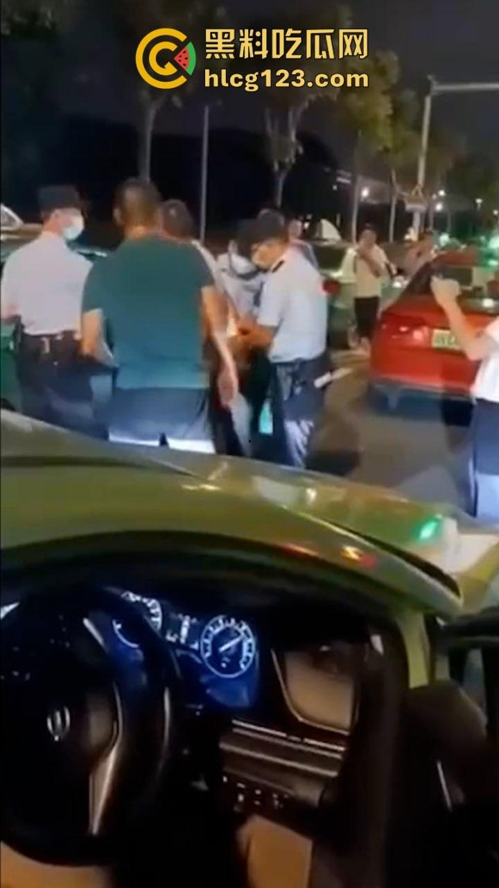 作死系列!出租车猥亵醉酒妹子 还拍视频炫耀?自带犯罪全过程 警察都笑了 第7张 作死系列!出租车猥亵醉酒妹子 还拍视频炫耀?自带犯罪全过程 警察都笑了 第7张