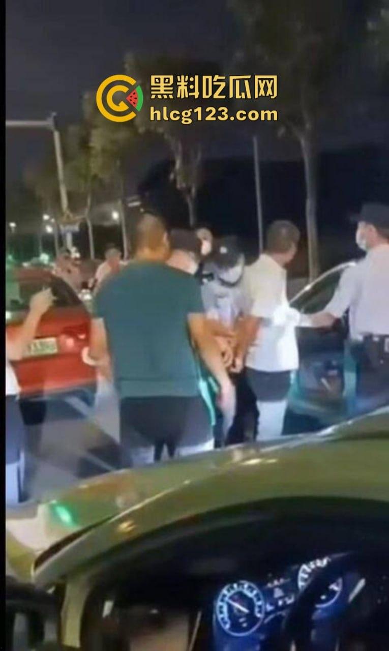 作死系列!出租车猥亵醉酒妹子 还拍视频炫耀?自带犯罪全过程 警察都笑了 第8张 作死系列!出租车猥亵醉酒妹子 还拍视频炫耀?自带犯罪全过程 警察都笑了 第8张