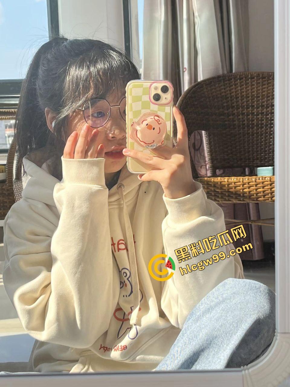 南宁第四职业反差职高妹【刘静】与精神小伙酒店刺激做爱，排队等操加油助力！独家曝光流出！  第1张