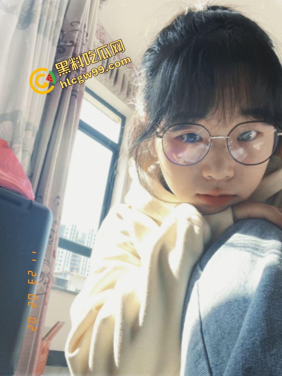 南宁第四职业反差职高妹【刘静】与精神小伙酒店刺激做爱，排队等操加油助力！独家曝光流出！  第2张