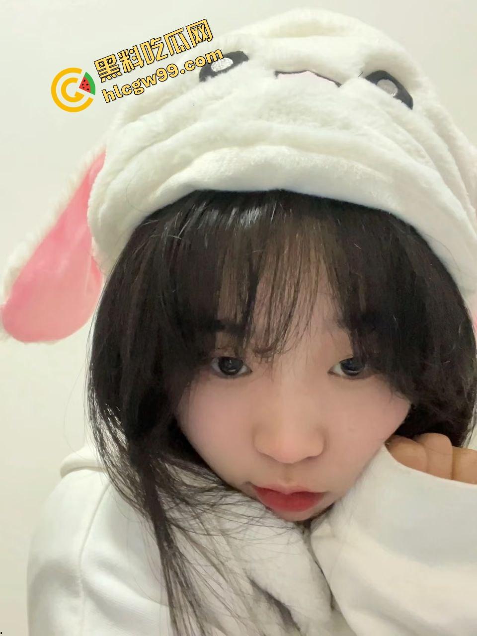 南宁第四职业反差职高妹【刘静】与精神小伙酒店刺激做爱，排队等操加油助力！独家曝光流出！  第4张