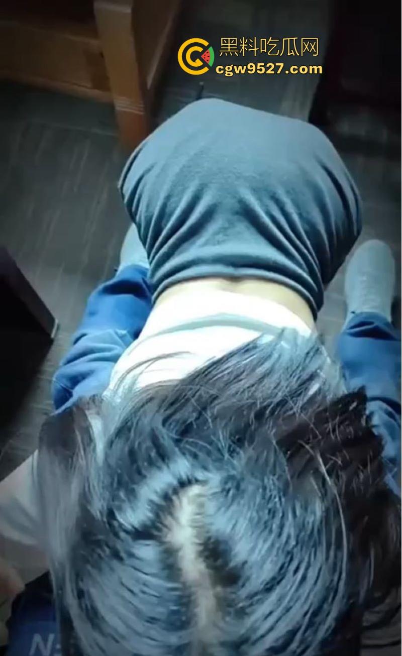 极品少女秘书被老板潜规则，办公桌上无套猛插，淫荡反差炸裂，上演火辣偷情大戏！  第6张