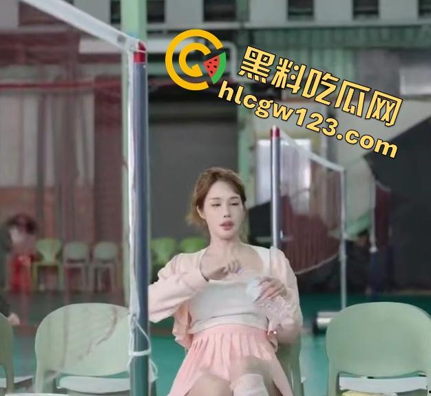 巨乳BBW白虎妹体育馆打完球就开操？虎啸龙吟响彻羽毛球馆，肌肉猛男操到高潮突然泄力！  第1张