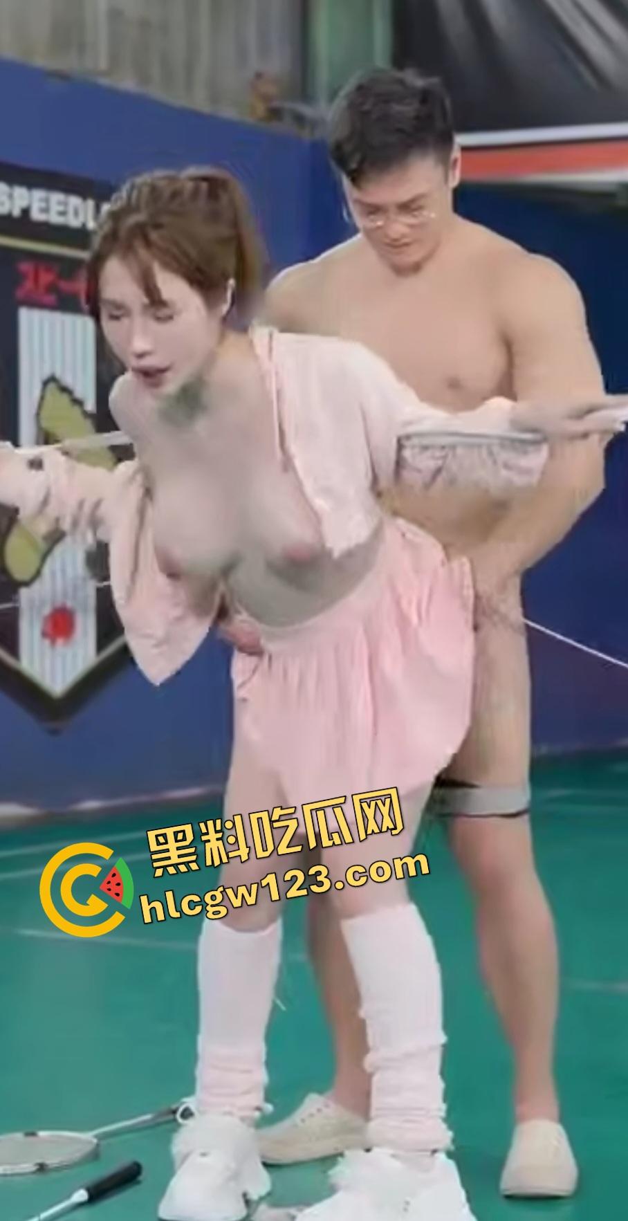 巨乳BBW白虎妹体育馆打完球就开操？虎啸龙吟响彻羽毛球馆，肌肉猛男操到高潮突然泄力！  第8张