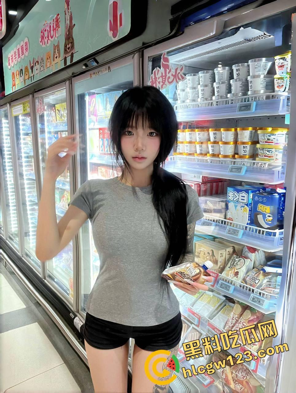 南宁性瘾舞蹈妹，腰软得像水蛇会夹逼，刚毕业的小母狗白天教课晚上看片自慰，独居发骚中！  第9张