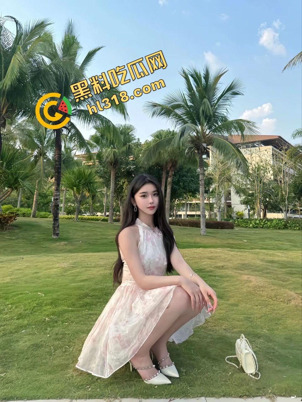 女狗完成主人的街头羞辱任务，薄纱透视装真空出街公园游街，711买零食收银小哥都看懵逼了！  第5张