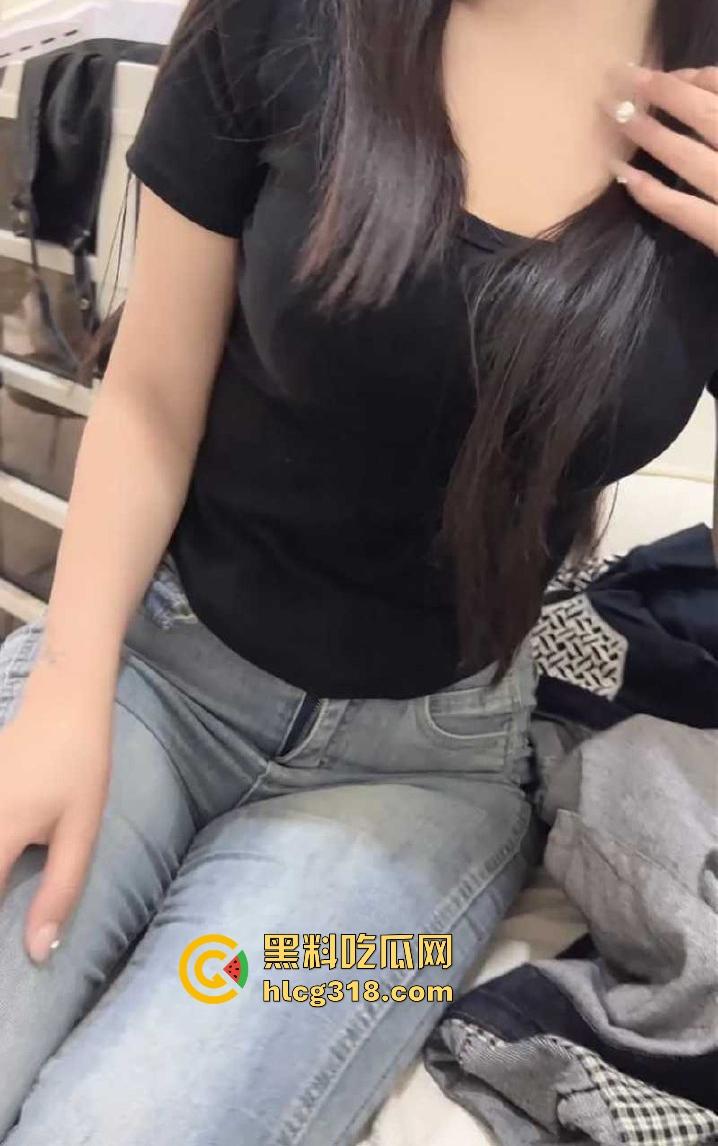 约炮极品美容院老板娘，巨乳翘臀性感人妻，拉到厕所就是一顿爆操强制吞精，这身材很难不爱！  第5张