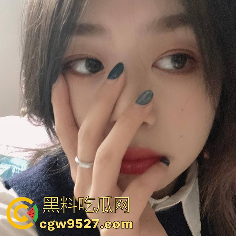 贵州最骚酒店前台【夏媛轩】，学生时期和继父通奸，还和男友兄弟一起3p，和领导同事1v7群p，太刺激了！  第3张