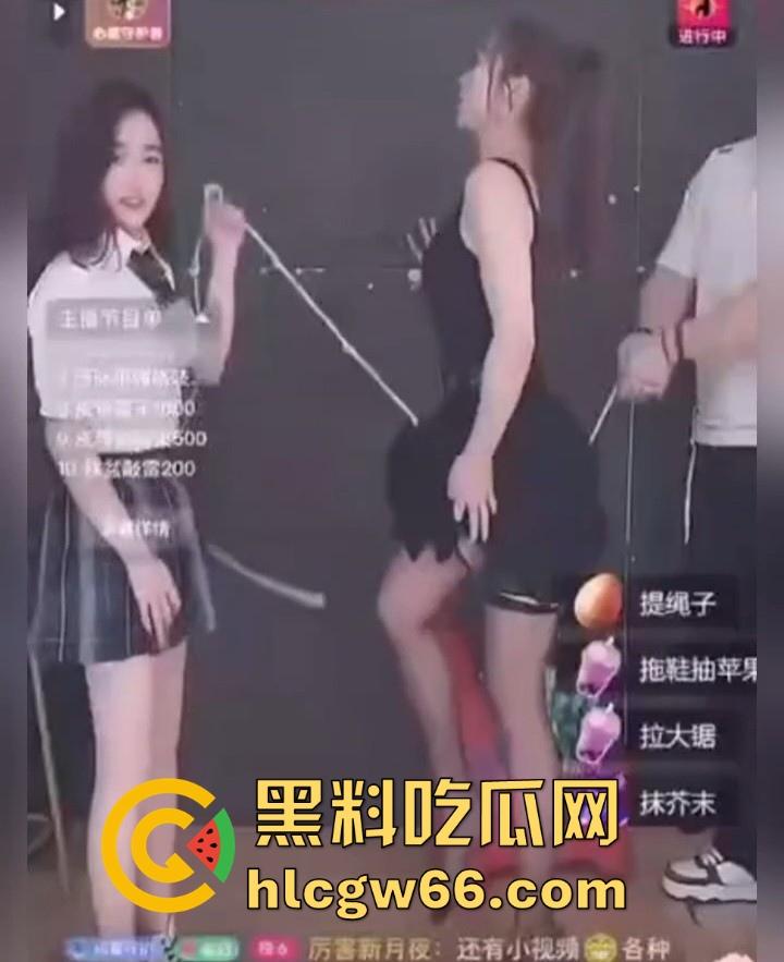 快手直播花样真多 为了博取流量用绳子摩擦骚逼 也不知道里面有没有穿内裤 真是逆天!  第4张