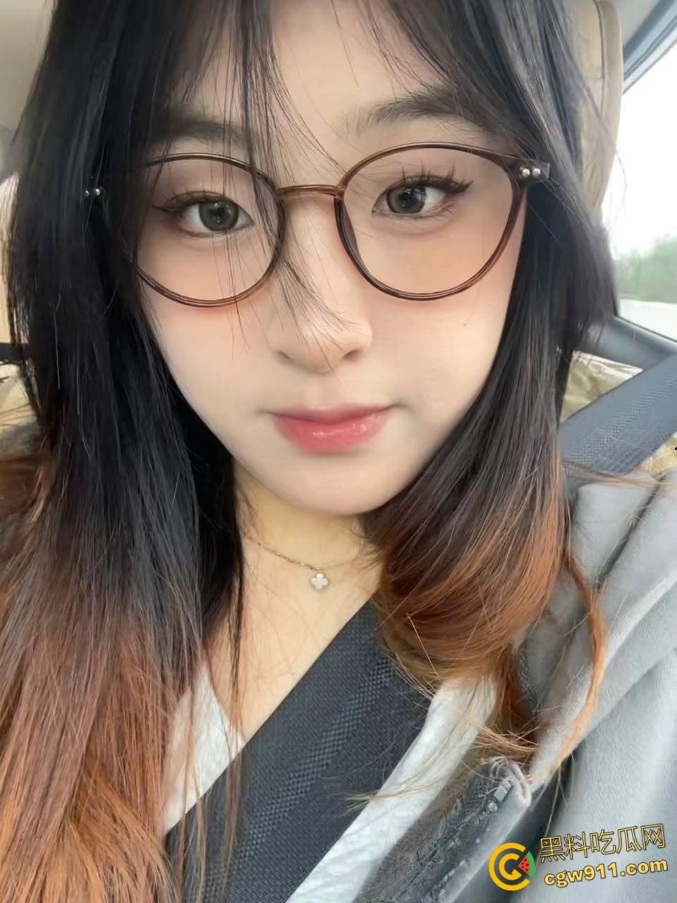 浙江中医药大学微胖眼镜妹【陈思思】，刚进酒店主动脱衣化身小母狗，酷爱口交沉迷榨精，眼神拉丝表情无比淫荡 ！  第3张