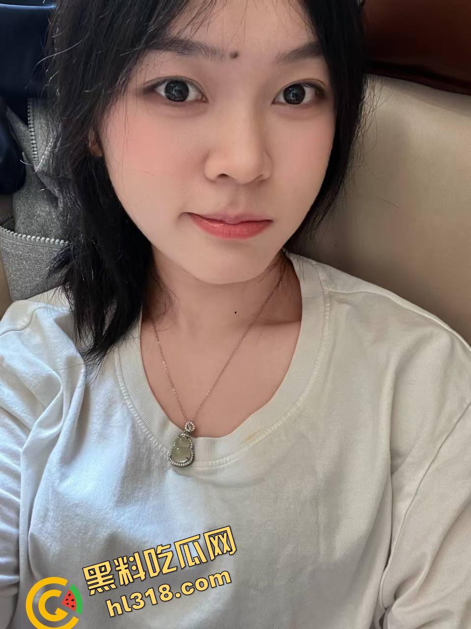 南京传媒学院极品反差母狗『李可盈』网调金主约炮,各种自拍视频流出,课代表小仙女也能喷水? 第1张 南京传媒学院极品反差母狗『李可盈』网调金主约炮,各种自拍视频流出,课代表小仙女也能喷水? 第1张