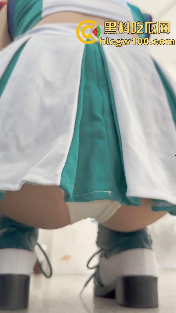 漫展抄底多名可爱学生妹,竟连内裤都不穿,阴毛浓密的骚穴暴漏在外,外表甜美可爱实则淫荡反差 第8张 漫展抄底多名可爱学生妹,竟连内裤都不穿,阴毛浓密的骚穴暴漏在外,外表甜美可爱实则淫荡反差 第8张