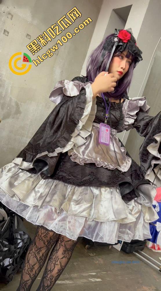 漫展抄底多名可爱学生妹,竟连内裤都不穿,阴毛浓密的骚穴暴漏在外,外表甜美可爱实则淫荡反差 第20张 漫展抄底多名可爱学生妹,竟连内裤都不穿,阴毛浓密的骚穴暴漏在外,外表甜美可爱实则淫荡反差 第20张