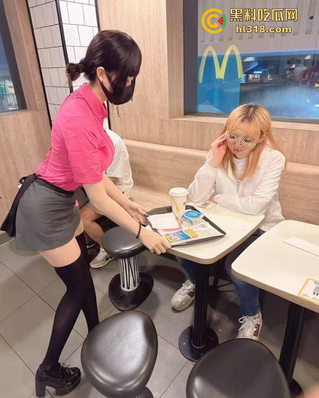 你知道的我一直觉得麦当劳是最好吃的！酒店后入猛吃麦当劳最新套餐，海鲜味的的汉堡，下次还来！  第9张