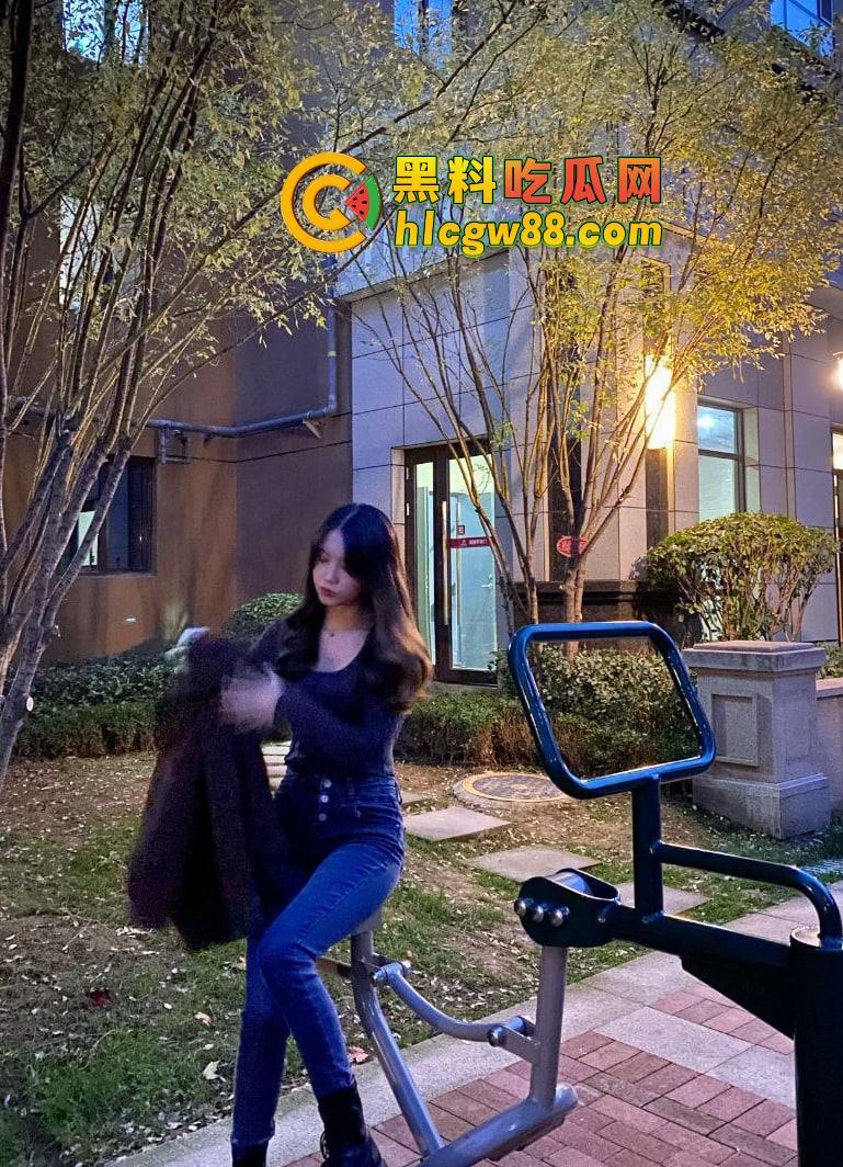 长沙学院御姐『田淑青』被调教成骚母狗,情趣装勾引男人猛吸鸡巴全套服务,露出楼道狠草汁水狂流! 第3张 长沙学院御姐『田淑青』被调教成骚母狗,情趣装勾引男人猛吸鸡巴全套服务,露出楼道狠草汁水狂流! 第3张