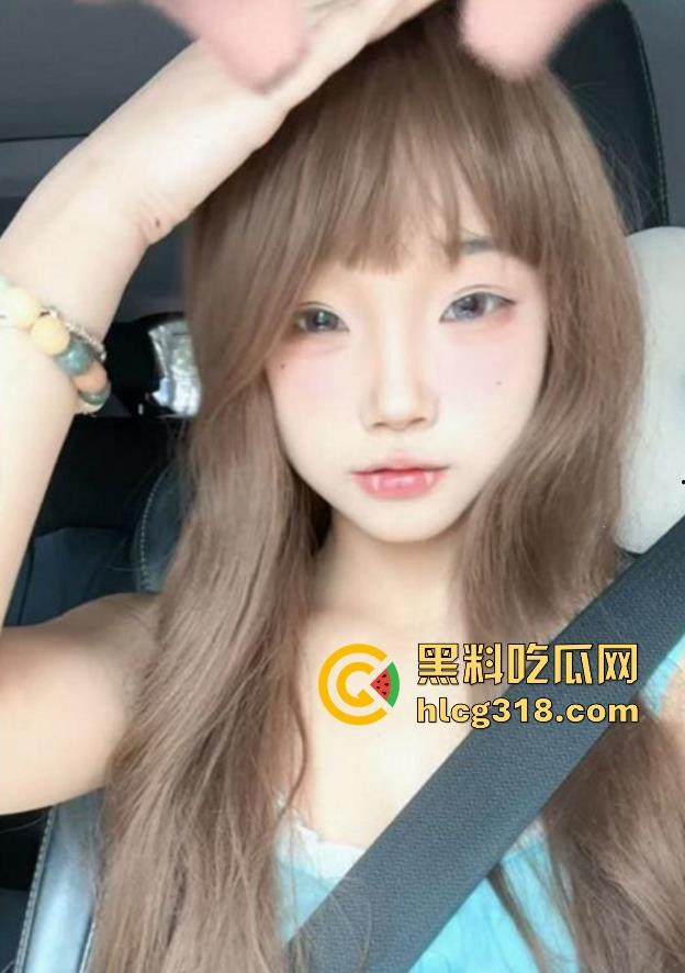 情窦初开的妹妹在房间内发情自慰，半掩房门勾引，我别无选择，只能亲自帮助扑灭火焰！  第1张