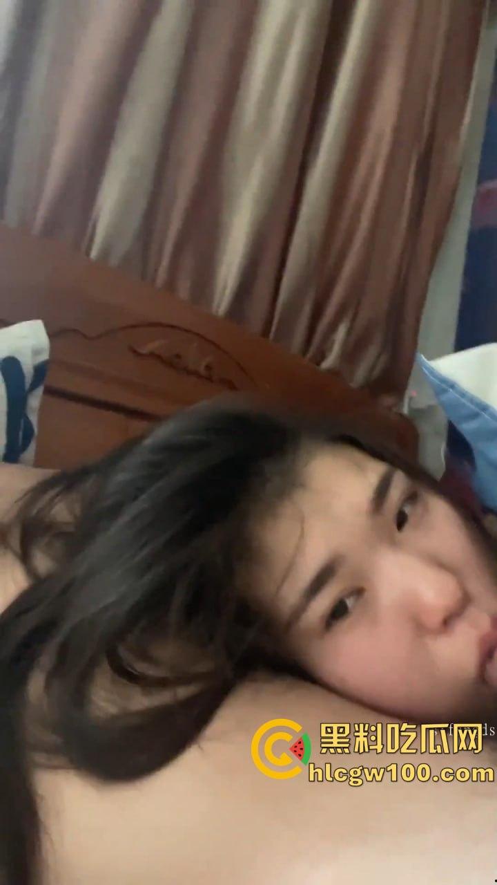 兰州大学反差母狗【李妍柔】调教视频曝光，调教成了吃鸡好手 鸡巴套子，内容劲爆！！  第19张