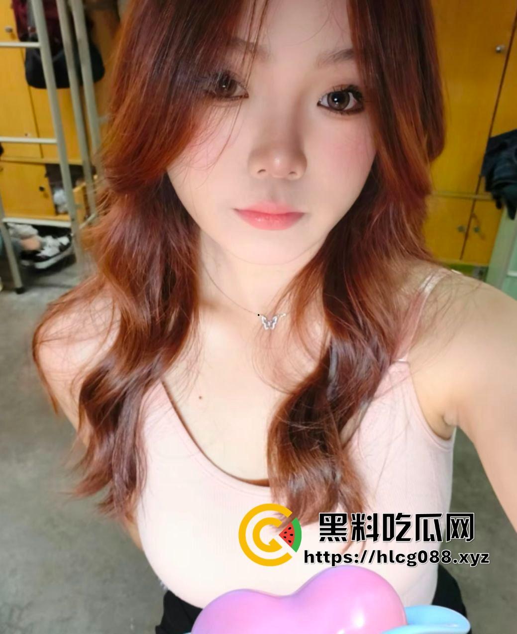 贵州赖茅厂20岁厂妹【齐雨鸠】白天酿酒晚上被主管爸爸狗链子遛，骚得洋气还上啥破班，直接当外围爽翻天得了！  第2张