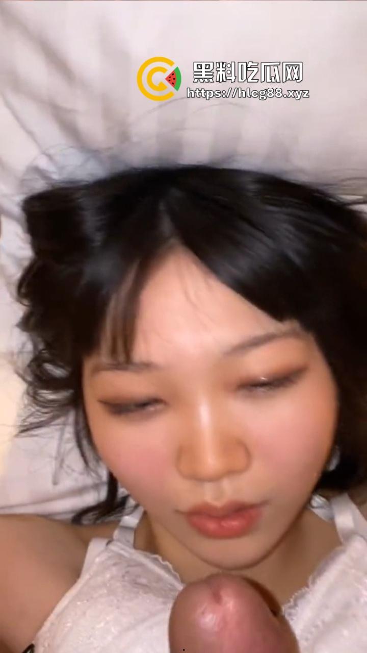 贵州赖茅厂20岁厂妹【齐雨鸠】白天酿酒晚上被主管爸爸狗链子遛，骚得洋气还上啥破班，直接当外围爽翻天得了！  第10张