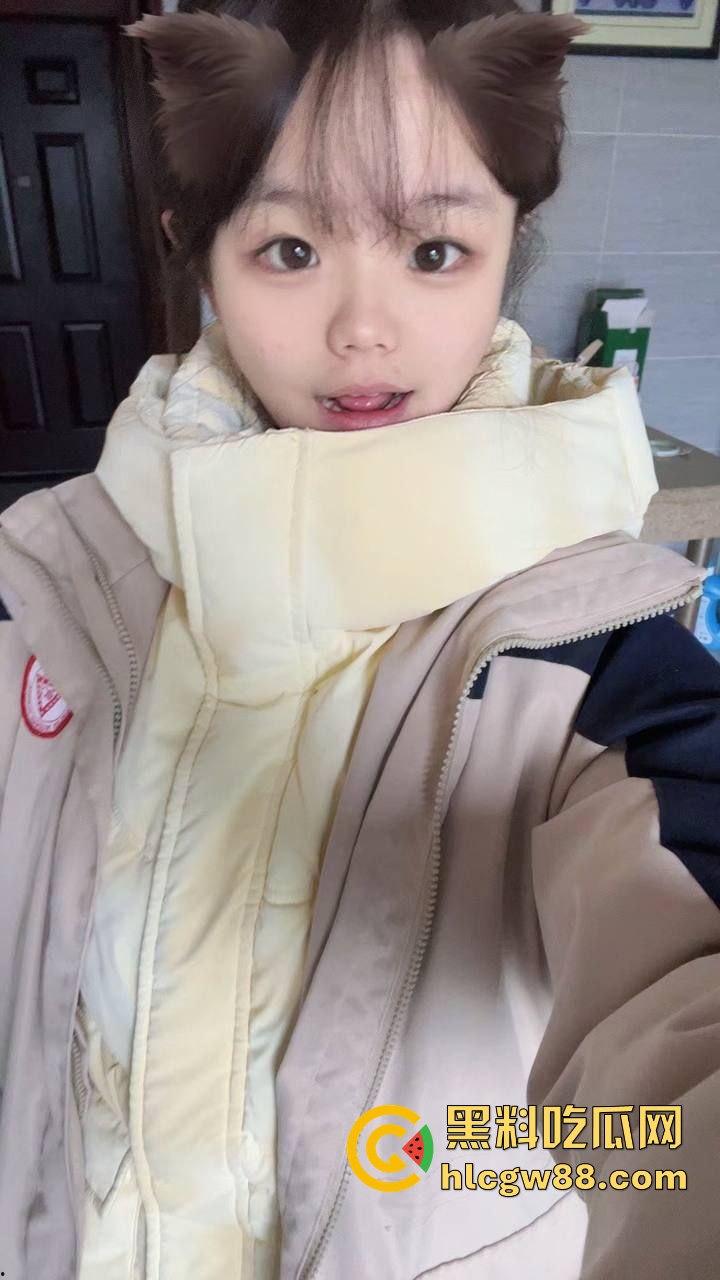 珠海艺术职业学院【杨婷婷】与金主裸拍视频被曝光 极品巨乳抠逼自慰 很有撸点！  第8张