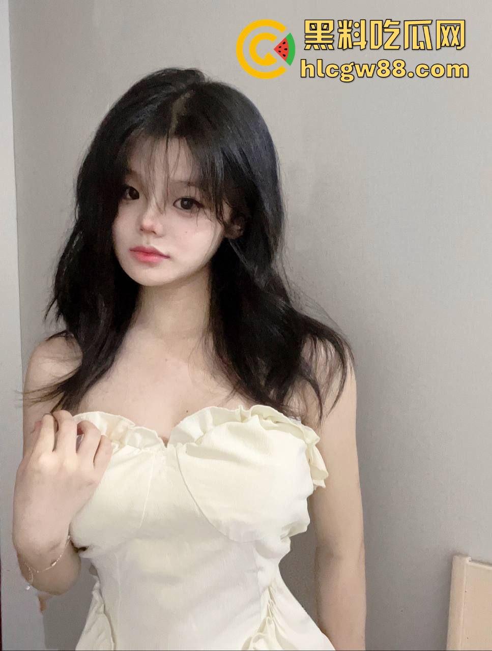 珠海艺术职业学院【杨婷婷】与金主裸拍视频被曝光 极品巨乳抠逼自慰 很有撸点！  第11张