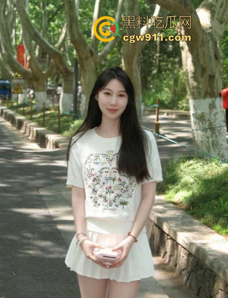 长沙理工校花【徐丽丽】约炮成瘾玩情趣调教，穿JK戴狗链被爆操颜射吞精，老淫贱了！  第2张