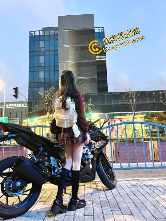 广西北海清纯机车女孩【袁晴】机车女反差骚贱的一面，约炮酒吧小帅后入猛插，抱起来爆操！独家流出！  第6张