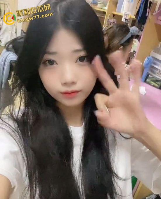 香港珠海学院反差婊 拜金女硕士【杨璐】 顶级母狗一个 背着男友做外围 学霸的性爱视频曝光 第4张 香港珠海学院反差婊 拜金女硕士【杨璐】 顶级母狗一个 背着男友做外围 学霸的性爱视频曝光 第4张