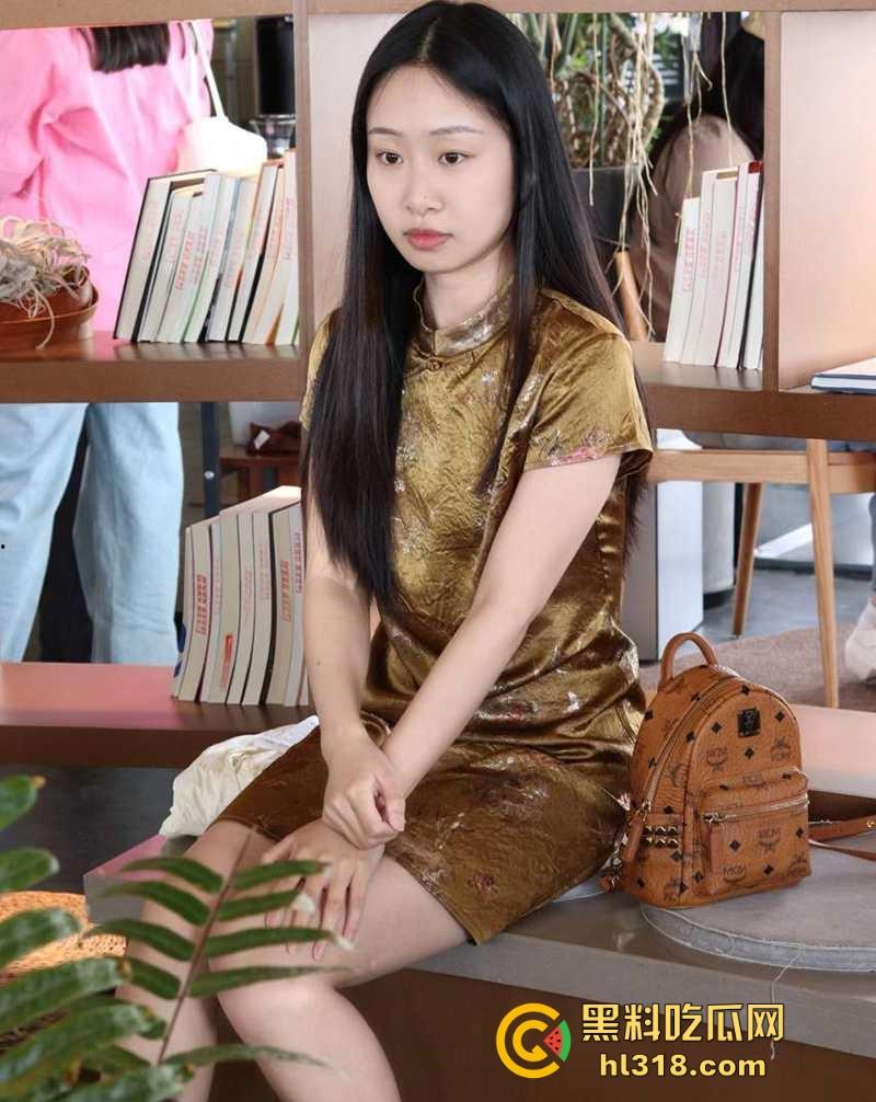 上海浦南幼儿园【林美玲】美女幼师与男友裸聊自慰视频被曝光，反差母狗性瘾巨大，骚浪无比！  第4张