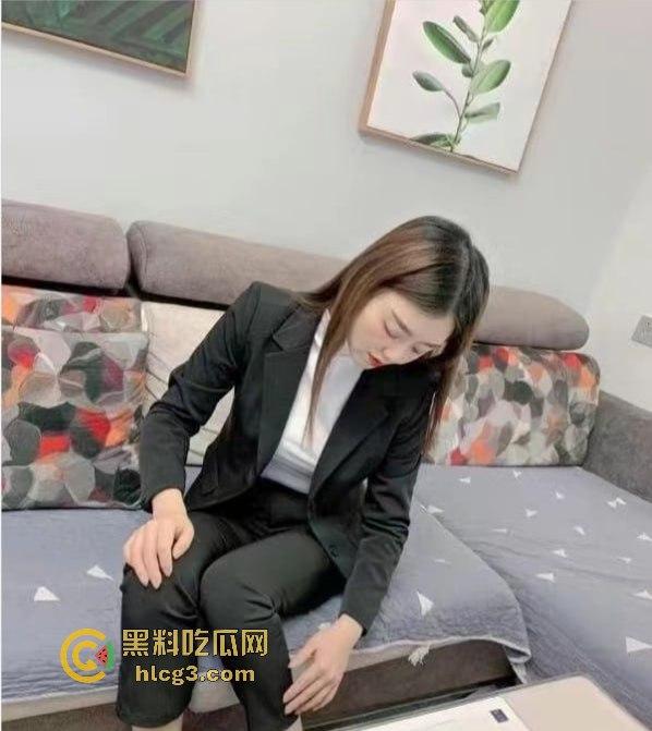 牛B大叔假装大客户，银行美女经理被套路至酒店，原来‘谈业务’只是为了‘免费服务’！  第11张