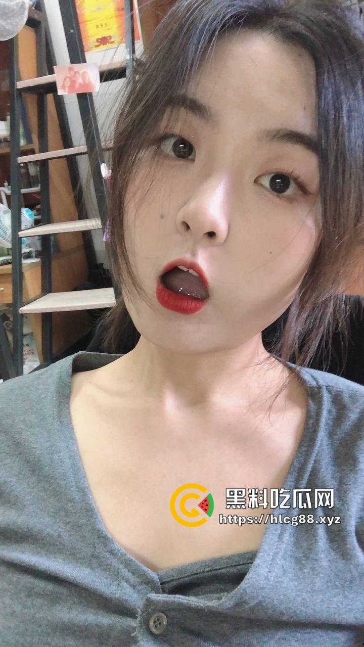 西南民族学院大二微胖妹【汪云】开学就成学长母狗，口交后入伺候得飞起，结果只是学长的玩物！  第1张