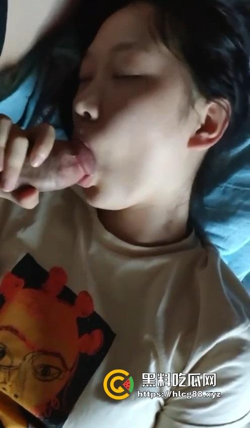 西南民族学院大二微胖妹【汪云】开学就成学长母狗，口交后入伺候得飞起，结果只是学长的玩物！  第6张