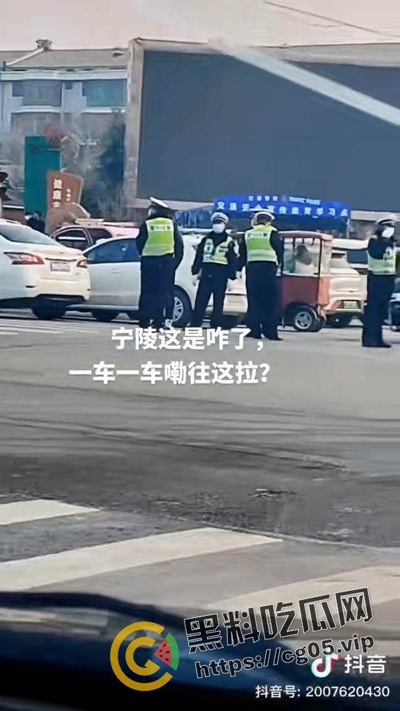 抖音千万热度!河南宁陵县学生校内跳楼自杀案件 家长和民众不满官方说法 在学校门口大批聚集抗议 第13张 抖音千万热度!河南宁陵县学生校内跳楼自杀案件 家长和民众不满官方说法 在学校门口大批聚集抗议 第13张