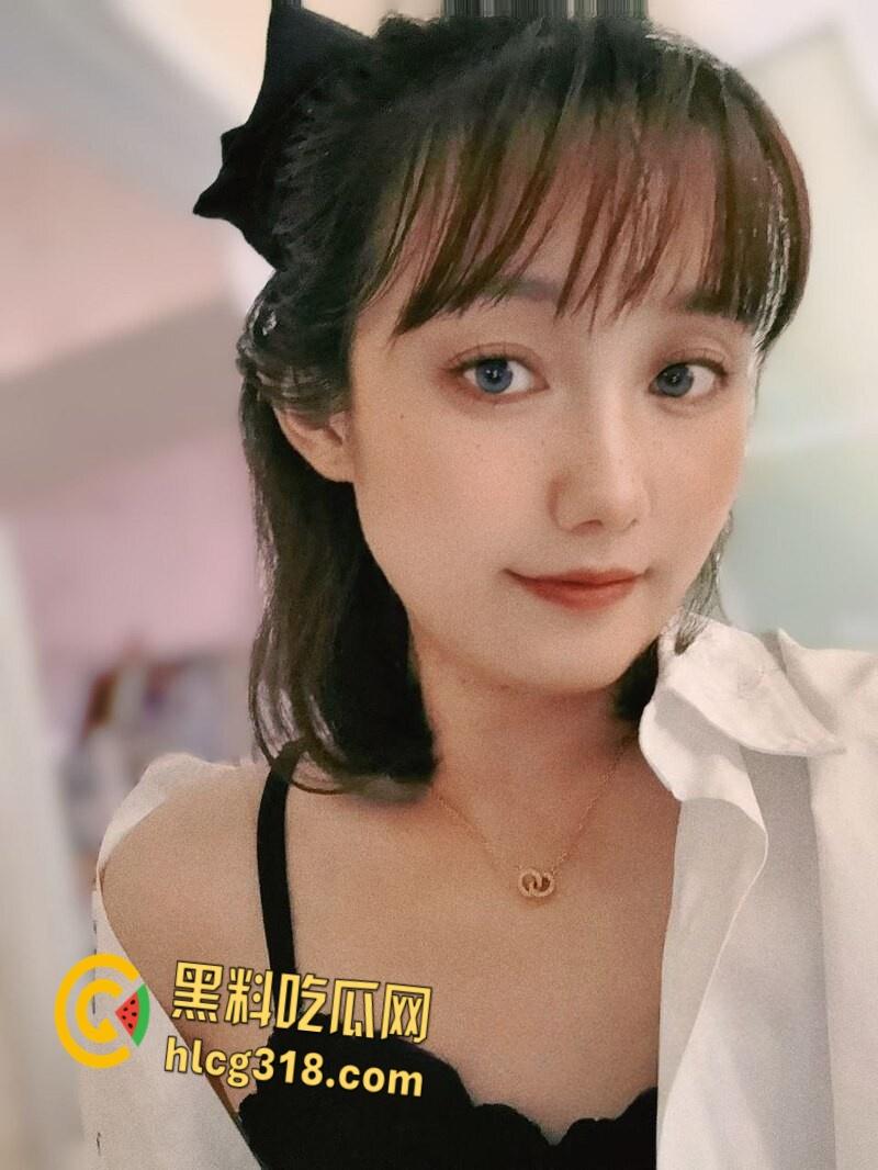 高颜值清纯良家露脸自拍，才二十四岁就一股人妻味道，口技一流，翘起臀被大屌猛操 ！  第1张