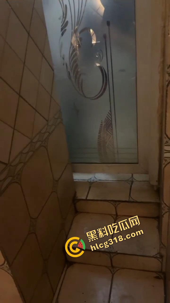 谁能想到吃个瓦匠烤鱼都能碰到厕所操逼,外面收瓶子里面打桩啪啪声盖过店里音乐,骚货一声不吭! 第10张 谁能想到吃个瓦匠烤鱼都能碰到厕所操逼,外面收瓶子里面打桩啪啪声盖过店里音乐,骚货一声不吭! 第10张