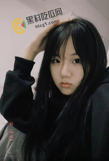 湖南长沙环境生物学院 摄影部部长欧阳红梅 表面是品学兼优的学姐 私下是个爱吃精的母狗 口交吞精视频流出  第3张