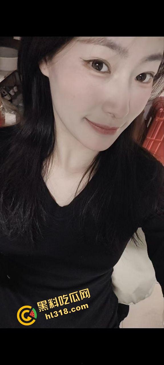 成都师范大学反差大学生实习母狗『刘倩』大街上巨乳外露,办公室没人就掏奶抠逼,裸着全身坐办公桌! 第3张 成都师范大学反差大学生实习母狗『刘倩』大街上巨乳外露,办公室没人就掏奶抠逼,裸着全身坐办公桌! 第3张