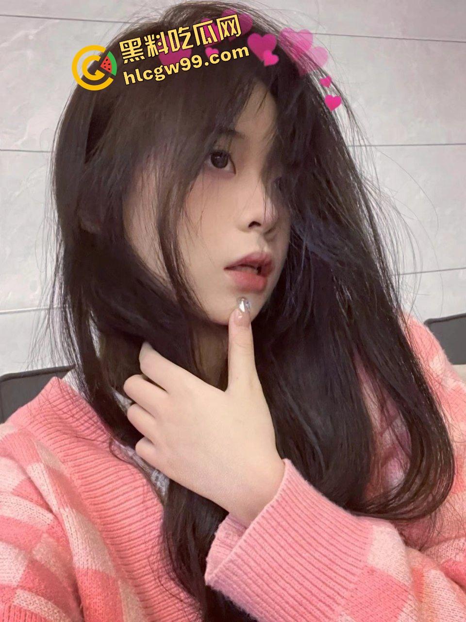 海南艺术职业舞蹈生瑜伽妹【李斯怡】练完瑜伽课外出跪地深喉口爆，掰开骚穴享受填满，独家曝光流出！  第3张