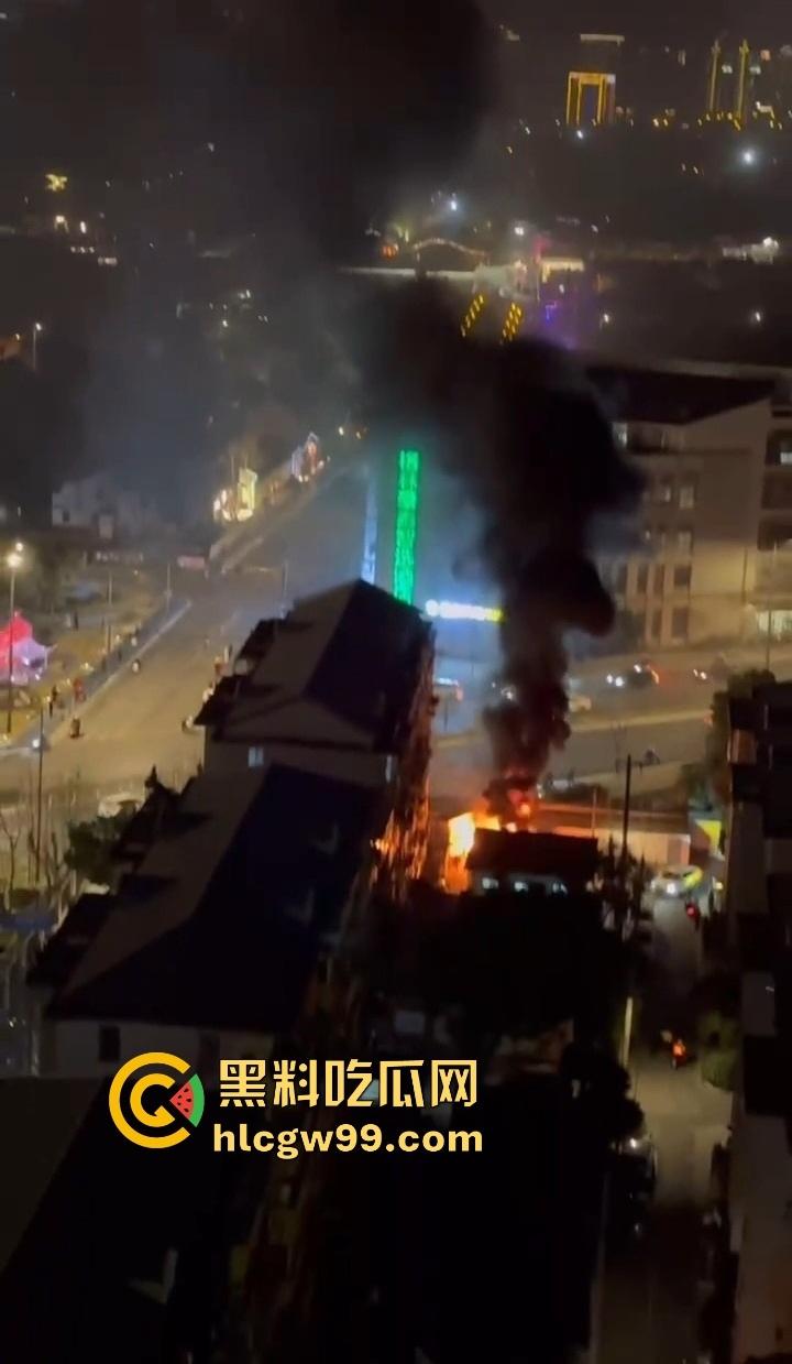 春晚无锡分会场火了，会场彩排突发火情况，央视的脸估计都烧红了吧？这年头连春晚都开始玩烈焰风格了！  第5张